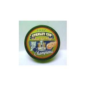   Hockey Puck 1997 Stanley Cup Detroit Red Wings: Sports & Outdoors