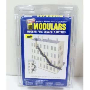  Walthers 933 3736 HO Modern Fire Escape Bldg Kit: Toys 