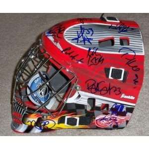  2011 DETROIT RED WINGS Team Signed Goalie Mask   LIDSTROM 