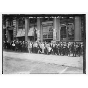  Photo (L): Crowd at Cunard line office, 8/1/14: Home 