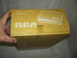 vintage new RCA FM AM TABLE RADIO RZC250Y RZC 250Y ORIGINAL SEALED IN 