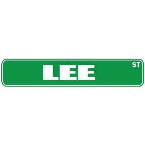   LEE ST  STREET SIGN
