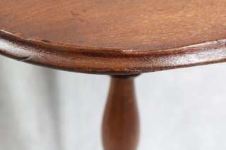   ANTIQUE AMERICAN 19TH CENTURY VICTORIAN WALNUT CANDLE STAND  