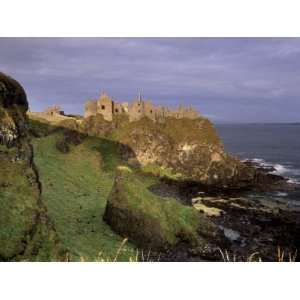 com Dunluce Castle, Portrush, County Antrim, Ulster, Northern Ireland 