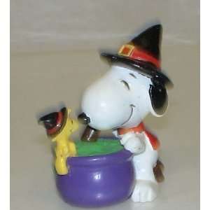  Vintage PVC Figure Peanuts Snoopy Halloween Witch 