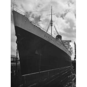  The Oceanliner Queen Elizabeth in Dry Dock For Overhaul 