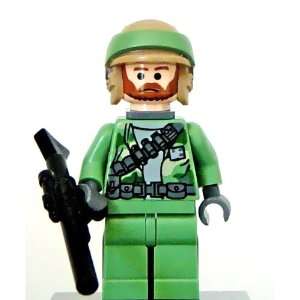  Wars Mini Figure   Endor Rebel Commando (Beard) with Blaster Rifle 