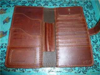   listing this big wallet from the well kown Saddleback Leather Company