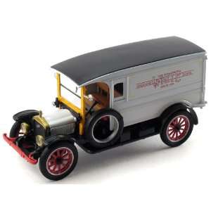  Signature Models Scale 132   1920 White Delivery Van 