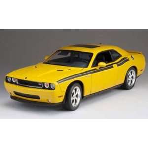  1/18 Dodge Challenger R/T Classic Detonator Yellow Toys & Games