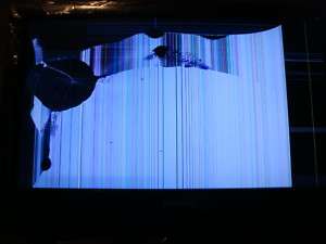 PHILIPS LCD 42PFL3704D/F7 TV BROKEN SCREEN (FOR PARTS)  