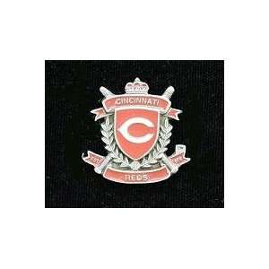  Cincinnati Reds Team Crest Pin (2x): Sports & Outdoors