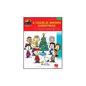   Charlie Brown Christmas Piano Play Along Vol. 34 Book with CD: Musical
