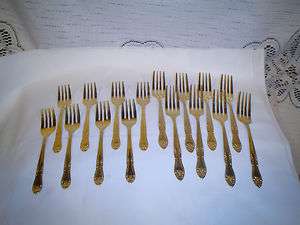 40 PIECES GOLD PLATED STAINLESS DINNERWARES   JAPAN   NICE  