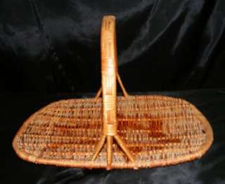   UNUSUAL Old Brown Wicker LG Fresh Flower Cutting Gathering Flat Basket