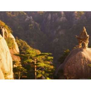 Stone Sculpture, White Cloud Scenic Area, Huang Shan (Yellow Mountain 